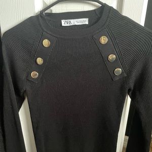 ZARA RIBBED GOLD BUTTON BLACK SWEATER